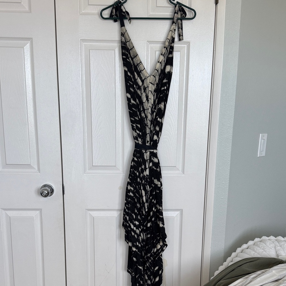 Black and Cream Tie-Shoulder V-Neck Maxi Dress